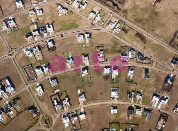 Terreno · 1050m² · Terreno Central en Venta en Barrio Cerrado Los Juncos L22