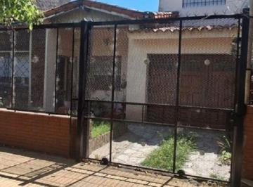 Casa de 4 ambientes, Lomas de Zamora · Oportunidad Casa Apta Crédito de 4 Ambientes con Cochera y Quincho