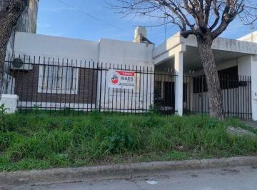 Casa de 3 ambientes, Ciudad de Santa Fe · Bajo Su Precio - Casa a Refaccionar a m de Facundo Zuviria - Hoy Usd 58.000