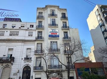 Departamento · 52m² · 3 Ambientes · 3 Amb a Reciclar + Pequeño Altillo. Excelente Zona!
