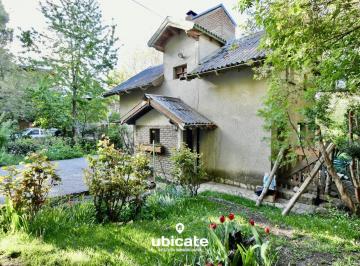 Casa · 160m² · Casa con Departamento con Vista Parcial Al Lago en Bariloche - Venta