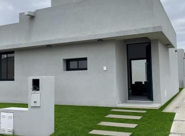 Casa · 76m² · 4 Ambientes · 1 Cochera · Casa en Venta - 1 Planta - 2 Dorm. + Asador!