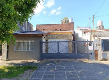 Casa de 6 ambientes, Merlo · Venta de Casa en Merlo Norte - a 5 Cuadras de La Estacion - 1 Cuadra de Pte. H. Campora
