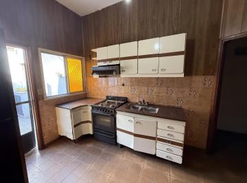 Casa · 129m² · 4 Ambientes · 1 Cochera · Casa 3 Amb con Local en Jose León Suarez