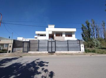 Casa · 360m² · 9 Ambientes · 2 Cocheras · Vende Casa 4 Dorm. con Pileta, Cipolletti