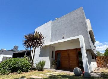 Casa de 12 ambientes, Villa Allende · Villa Allende La Morada, Casa en Venta de Tres Dorm Piscina, Energia Solar