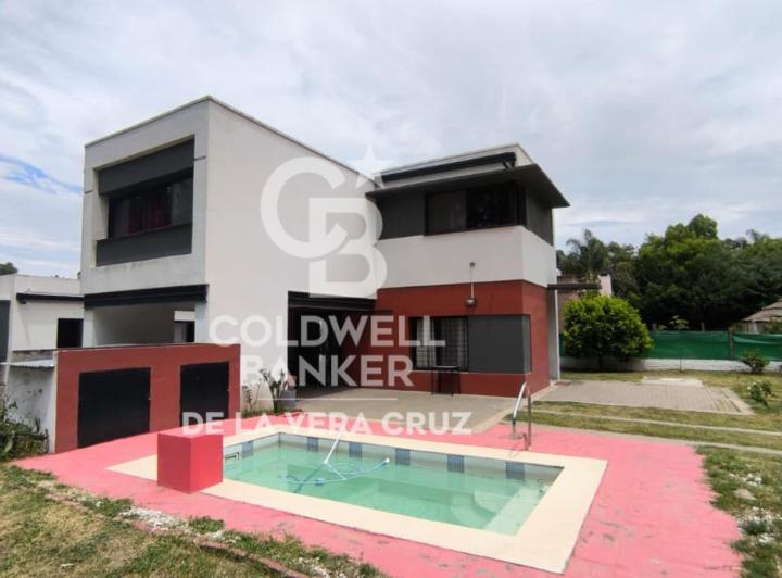 Casa · 999m² · 8 Ambientes · 1 Cochera