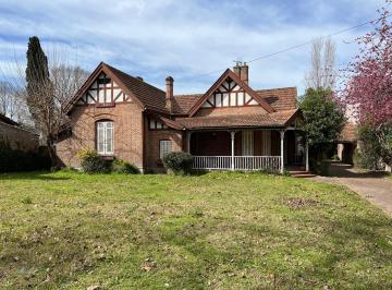 Casa · 480m² · 4 Ambientes · 10 Cocheras · Casa en Temperley Oeste