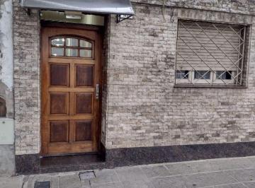 Departamento de 3 ambientes, Mataderos · Departamento de 3 Amb. Al Frente 3º Piso por Escalera en Mataderos.