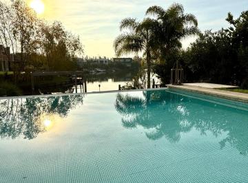 Casa · 405m² · 6 Ambientes · 4 Cocheras · Impecable Al Agua - 5dorm. - Piscina - Categoria