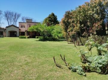 Casa · 260m² · 6 Ambientes · 2 Cocheras · Casa en Alq. Temporario en Santa Barbara, Tigre, G. B. a. Zona Norte