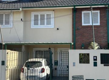PH en Venta de 4 ambientes Lanús Este · Triplex Cuatro Ambientes con Cochera en Venta