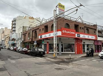 Local comercial · 256m² · Se Vende Esquina Comercial 256 m² con 5 Locales Alquilados - Ideal Para Renta!