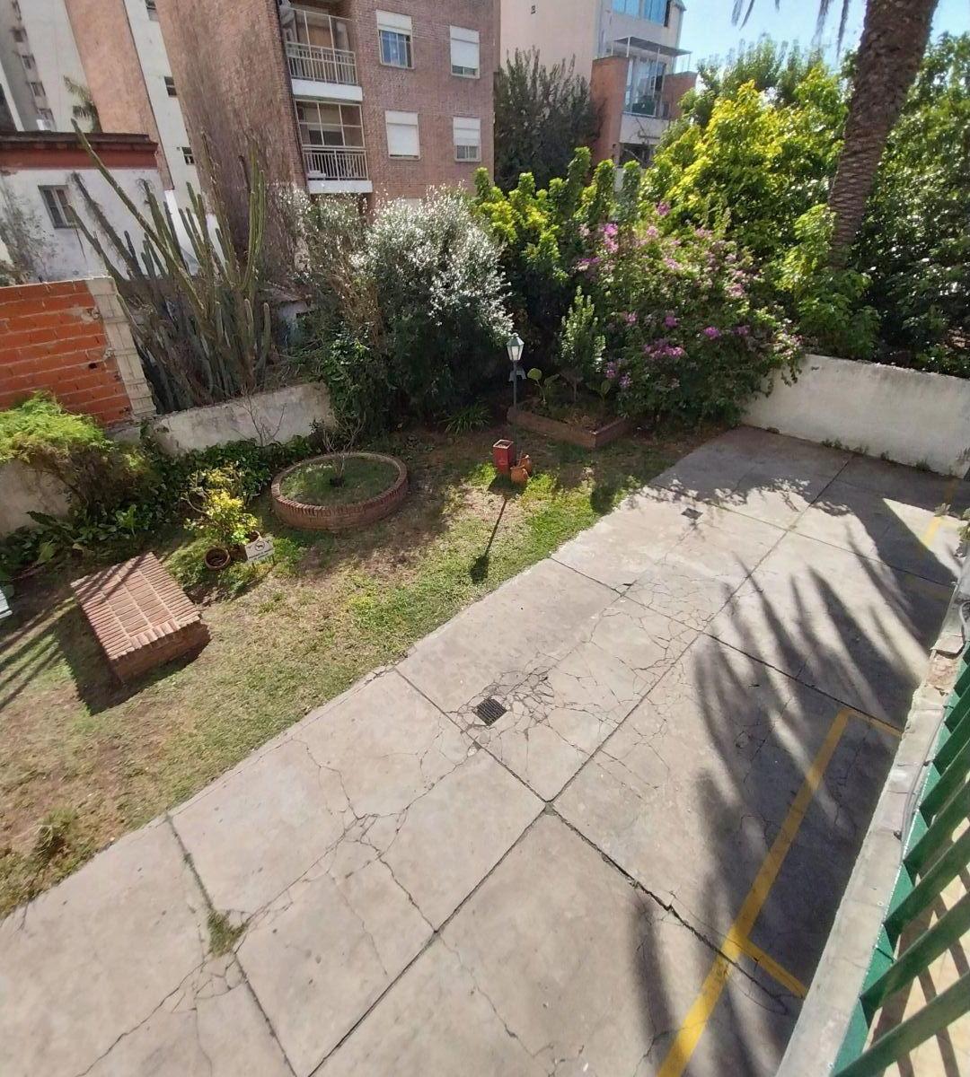 Gral. Escalada 120. Entre Dr. gabriel ardoino y Av. gaona