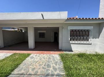 Casa · 171m² · 5 Ambientes · 2 Cocheras · Casa de 3 Habitaciones en o Piedrabuena