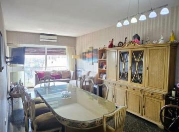 Departamento de 3 ambientes, Parque Patricios · Apto Credito - Oportunidad 3 Amb. Piso Alto. Super Luminoso. Balcón. Venta. Parque Patricios