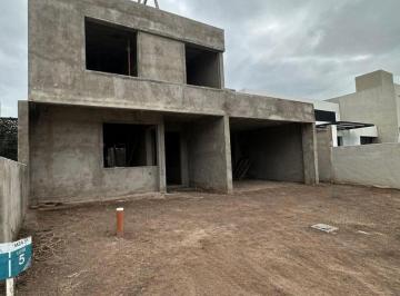 Casa · 228m² · 6 Ambientes · 2 Cocheras · Casa en Venta Solares de Manantiales