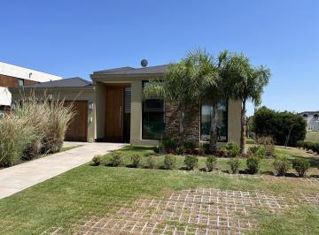Casa · 345m² · 6 Ambientes · 4 Cocheras · Casa - Terralagos