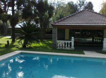 Quinta vacacional · 230m² · 5 Ambientes · Venta de Casaquinta de 5 Ambientes con Pileta - General Rodriguez