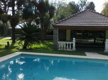 Quinta vacacional · 230m² · 5 Ambientes · Venta de Casaquinta de 5 Ambientes con Pileta - General Rodriguez