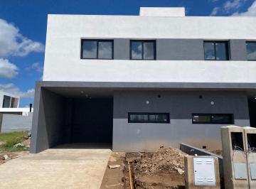 Casa · 125m² · 4 Ambientes · 2 Cocheras · Venta Duplex 3 Dorm. - Quebrada de Manantiales - Córdoba