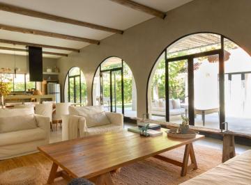 Casa · 6 Ambientes · 3 Cocheras · Espectacular Casa en Alquiler Temporario Para Verano