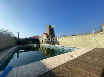 RDP-RDP-726_2 · Casa 3 Dorm. con Suite, Galería y Gran Jardín con Pileta