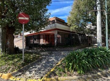 PH · 152m² · 2 Ambientes · PH Tipo Casa en Esquina con Local – Oportuniad en San Isidro