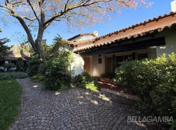 Casa · 480m² · 5 Ambientes · 2 Cocheras · Casa Venta La Lucila 5 Ambientes Jardin Piscina