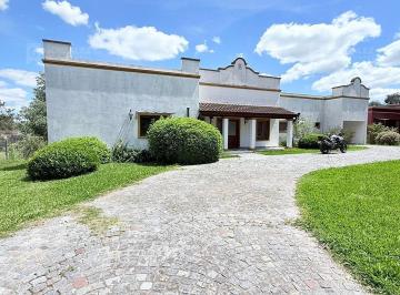 Casa · 390m² · 9 Ambientes · 1 Cochera · Casa Chalet en Venta en Altos de Manzanares, Pilar, G. B. a. Zona Norte