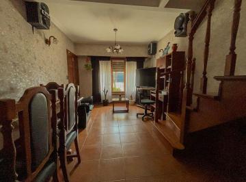 Casa · 190m² · 5 Ambientes · 2 Cocheras · Casa en El Gaucho