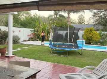 Casa de 9 ambientes, Córdoba · Casa en Venta en Argüello, 5 Dorm., Escritorio y Pileta