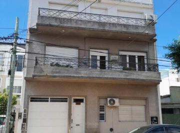 Departamento · 78ha · 3 Ambientes · Departamento de Tres Ambientes por Escalera con Cochera y Jardín de Uso Común