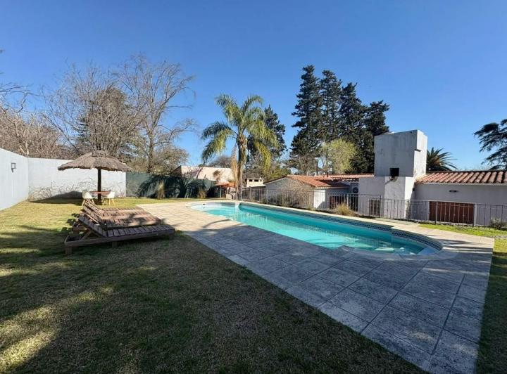 Casa · 265m² · 6 Ambientes · 2 Cocheras