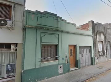 Casa · 145m² · 5 Ambientes · 2 Cocheras · Se Vende Casa de 4 Dorm en B° Alberdi - Apto Credito