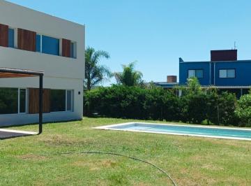 Casa · 225m² · 5 Ambientes · 1 Cochera · Venta - Casa - 5amb - Jardin con Piscina - Lote Interno - en San Matias, Escobar, G. B. a. Zona Norte