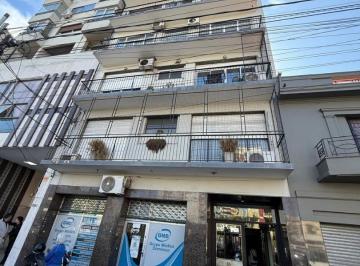 Departamento · 65m² · 3 Ambientes · Amplio 3 Ambientes Sobre Avda. Mitre Al 2000