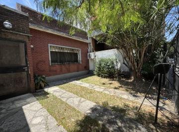 Casa · 150m² · 4 Ambientes · 1 Cochera · Casa en Venta 4 Amb Amplio Lote y Excelente Ubicacion Centro Martin Coronado
