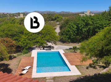 Casa · 260m² · Tu Casa Ideal Te Está Esperando! Vamos a Conocerla! - Gn