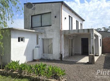 Casa · 118m² · 5 Ambientes · Casa con Detalles a Terminar Sobre Calle Zorzal y Jilguero. Ubajay.