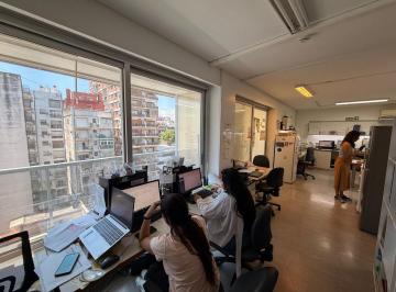 Oficina comercial · 150m² · 5 Ambientes · 2 Cocheras · Oficina en Piso Alto con 2 Cocheras. Renta Usd 3000 X Mes - Inquilino: Laboratorio