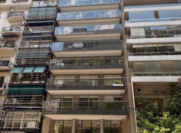 Oficina comercial · 150m² · 5 Ambientes · 2 Cocheras · Oficina en Piso Alto con 2 Cocheras con Excelente Renta - Inquilino: Laboratorio - Zona 10 Puntos