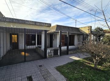 Casa · 320m² · 8 Ambientes · 1 Cochera · Venta Casa 3 Dorm. con Quincho en Vg Gálvez