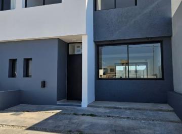 Casa · 130m² · 4 Ambientes · 2 Cocheras · Venta Gran Duplex 3Dorm. 3baños Quebradas Manantiales