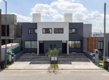 Casa · 130m² · 4 Ambientes · 2 Cocheras · Venta Duplex 3 Dorm. 3 Baños Quebradas Manantiales