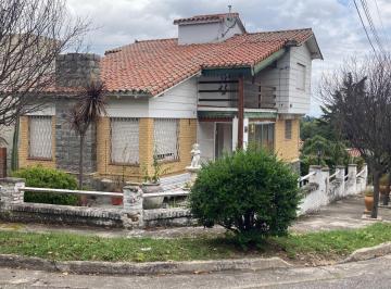 Casa · 203m² · 2 Dormitorios · 1 Cochera · Oportunidad Única: Casa en Venta en B° Parque Jardín – La Falda
