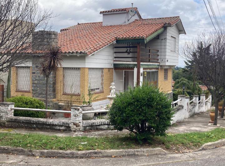 Casa · 203m² · 2 Dormitorios · 1 Cochera