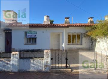 Casa · 200m² · 4 Ambientes · 1 Cochera · Casa en Venta Barrio Ferroviario 4 Dorm
