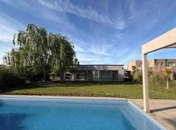 Casa · 150m² · 4 Ambientes · 3 Cocheras · Impresionante Oportunidad en Country San Sebastián