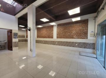 Local comercial · 77m² · 3 Ambientes · Alquiler/venta Local Comercial Frente a Shopping Tres Cruces